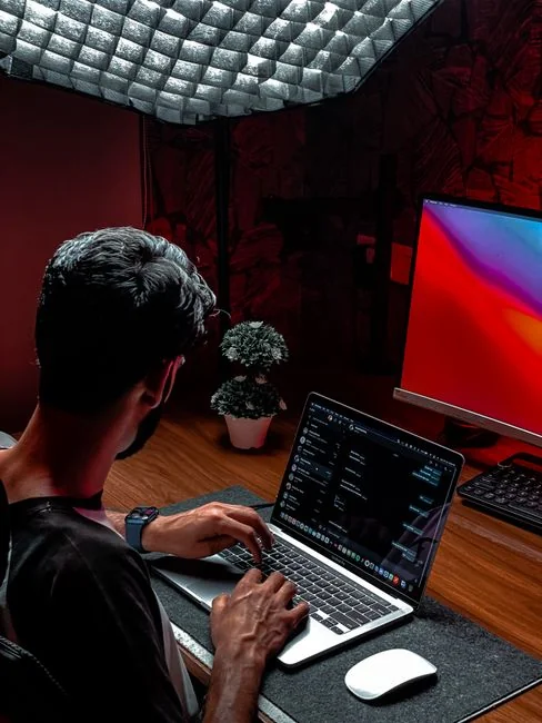 about-01 A focused designer works on a user-centric project in a modern office environment.